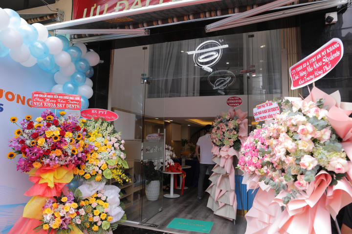 khai trương nha khoa Skydents
