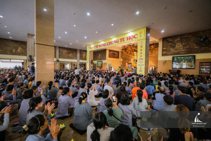 NGÀY PHÁP HOA NHIỆM MÀU