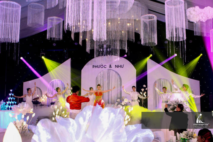 Tổ chức tiệc cưới trọn gói