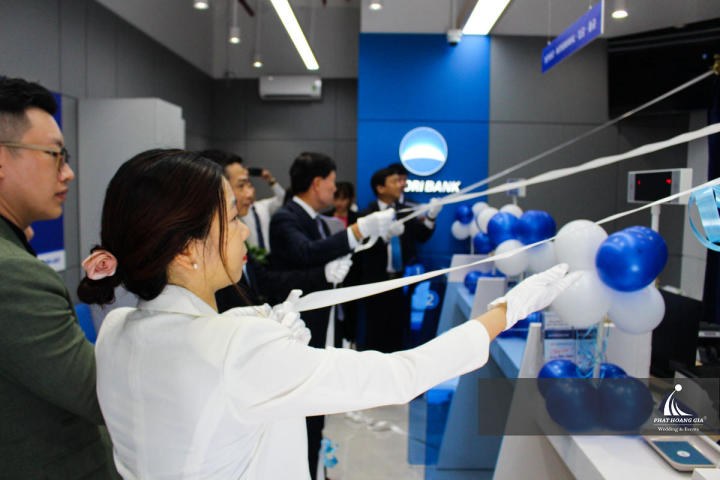 Khai trrương phòng giao dịch ngân hàng