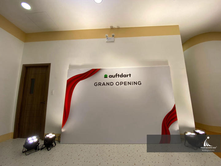 Khai trương nhạc viên