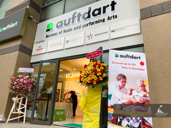 Khai trương nhạc viên