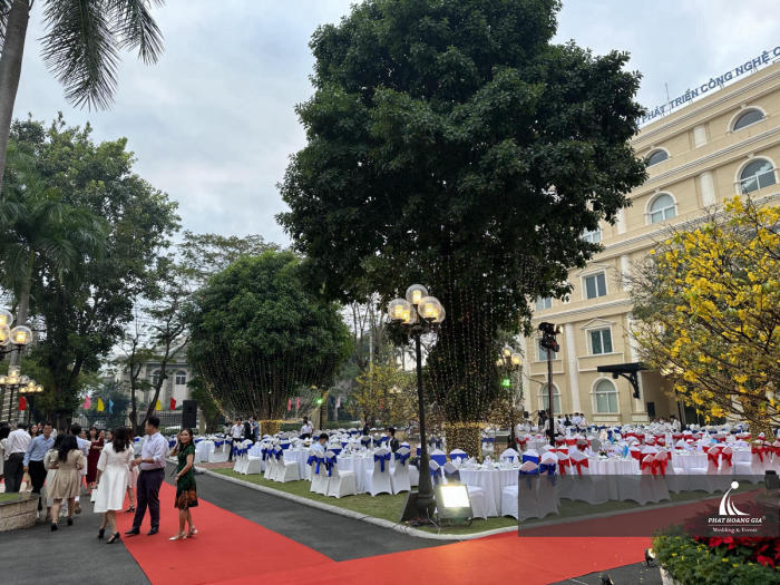 tất niên Savipharm