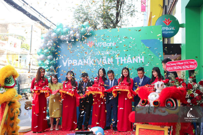 Khai trương ngân hàng VPbank