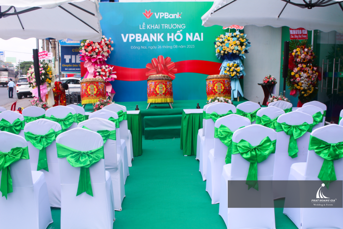 khai trương ngân hàng