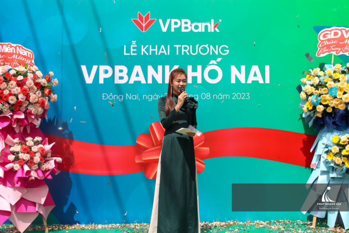 khai trương ngân hàng