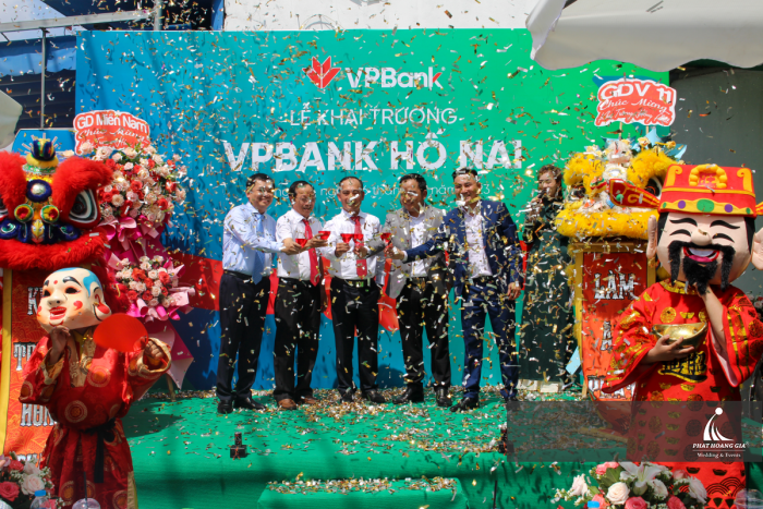 khai trương ngân hàng