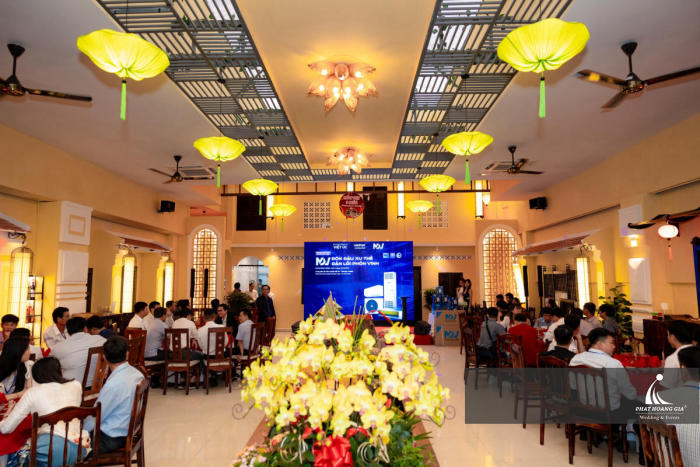 ra mắt sản phẩm