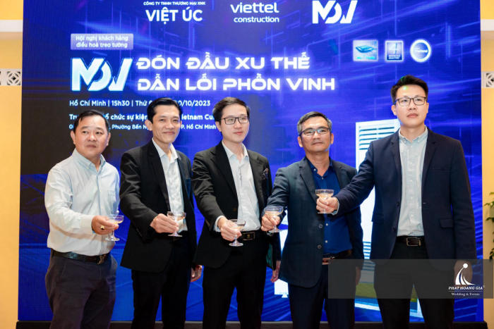 ra mắt sản phẩm