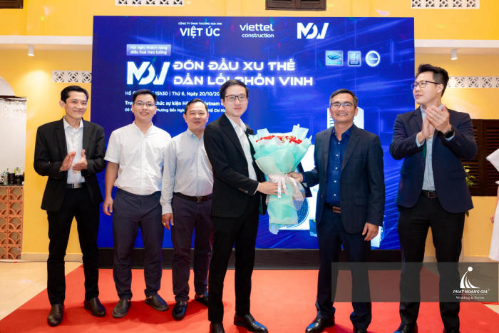 ra mắt sản phẩm