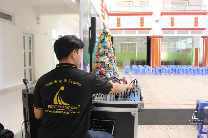 Tiệc Noel trường học