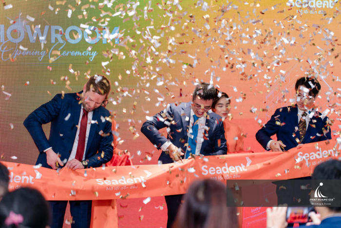 khai trương showroom