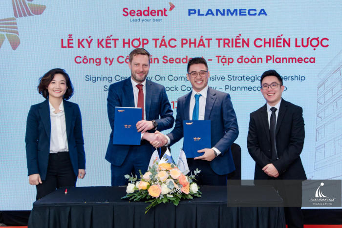 khai trương showroom