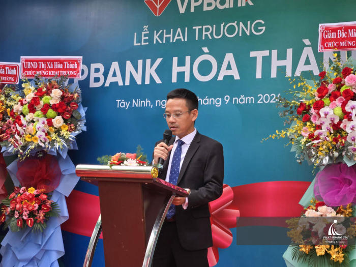 khai truong vp bank