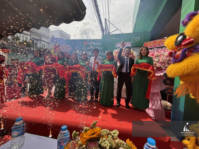 khai trương vp bank