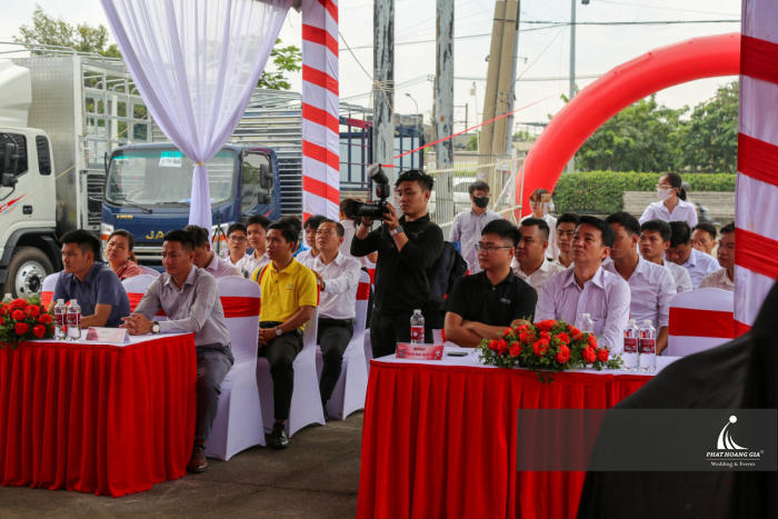 Le ra mắt sản phẩm 