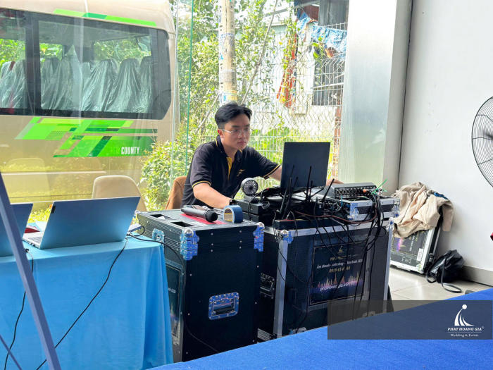 sự kiện ra mắt sản phẩm