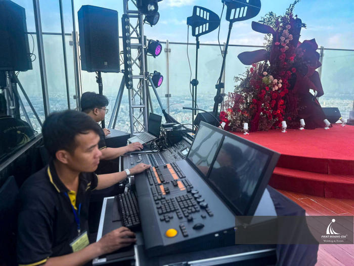 nhân viên tổ chức sự kiện