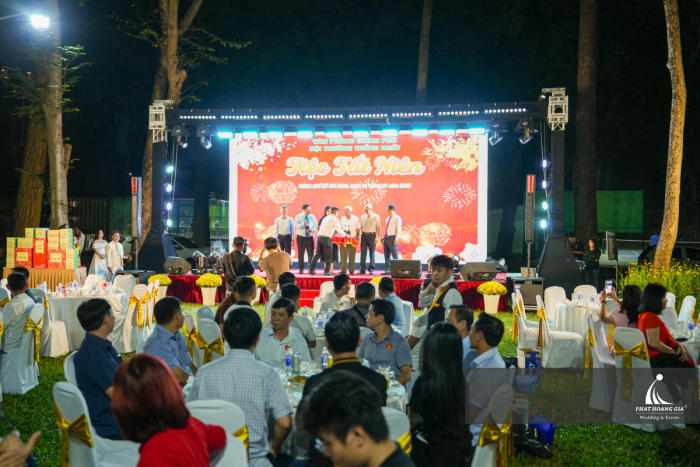 year end party Dinh Độc Lập