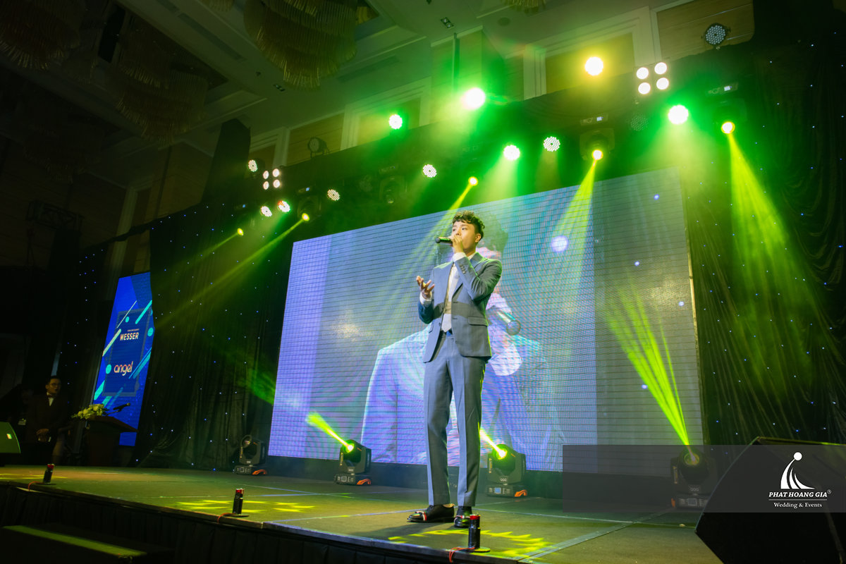 Tiết mục biểu diễn ca nhạc của ca sĩ chuyên nghiệp tạo điểm nhấn sang trọng cho event 