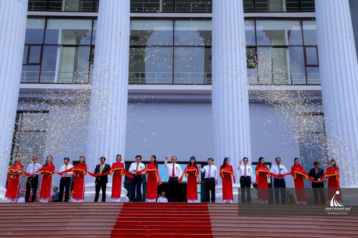 Khoảnh khắc chính của sự kiện thường là kết quả của quá trình chuẩn bị và phối hợp từ nhiều bộ phận khác nhau.