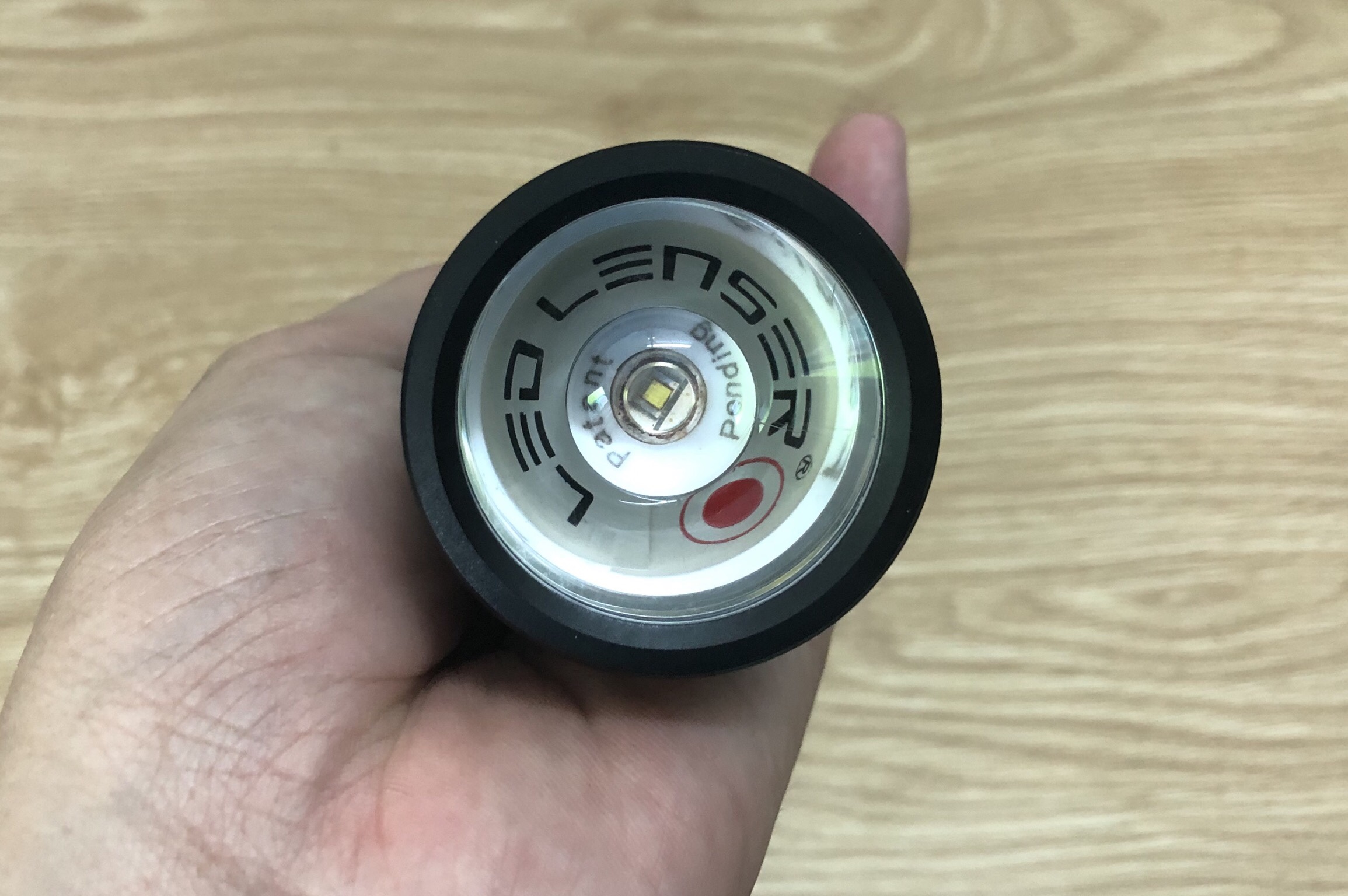 den-pin-sai-gon-led-lenser-p14 (1)