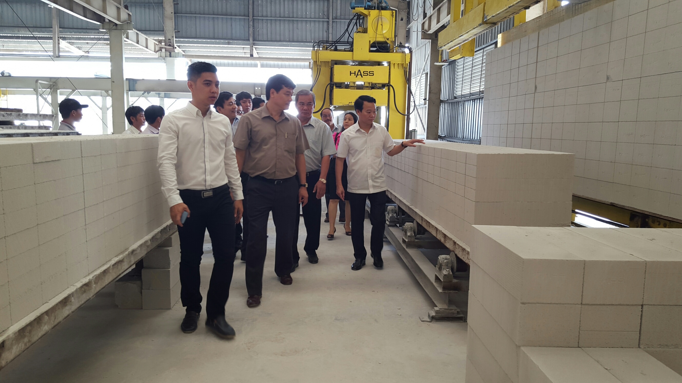 Đoàn công tác của Hội Vật liệu xây dựng Việt Nam tham quan các nhà máy sản xuất Gạch Không Nung