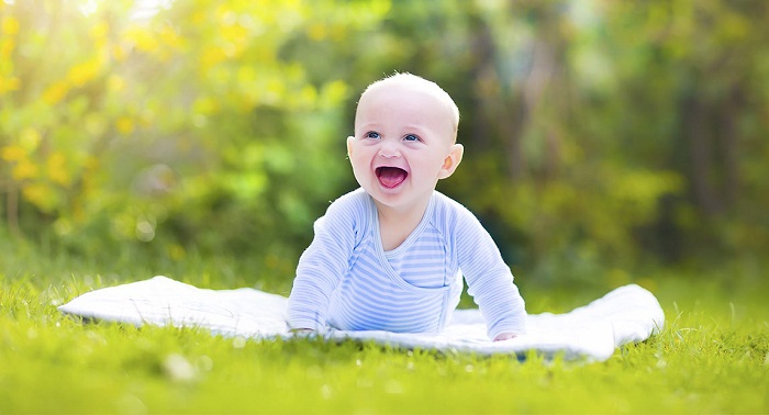 Tắm nắng cho bé sơ sinh vào lúc nào