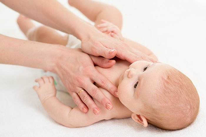 Hướng dẫn cách massage cho trẻ sơ sinh