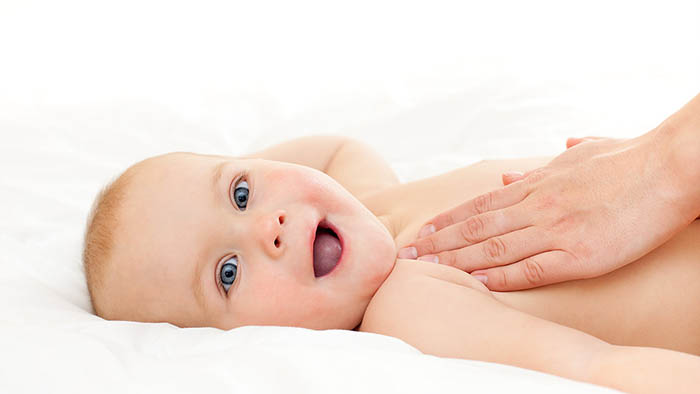 Massage và tắm bé sơ sinh