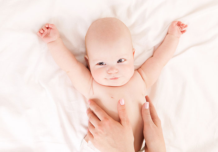 Hướng dẫn chi tiết cách massage cho trẻ sơ sinh