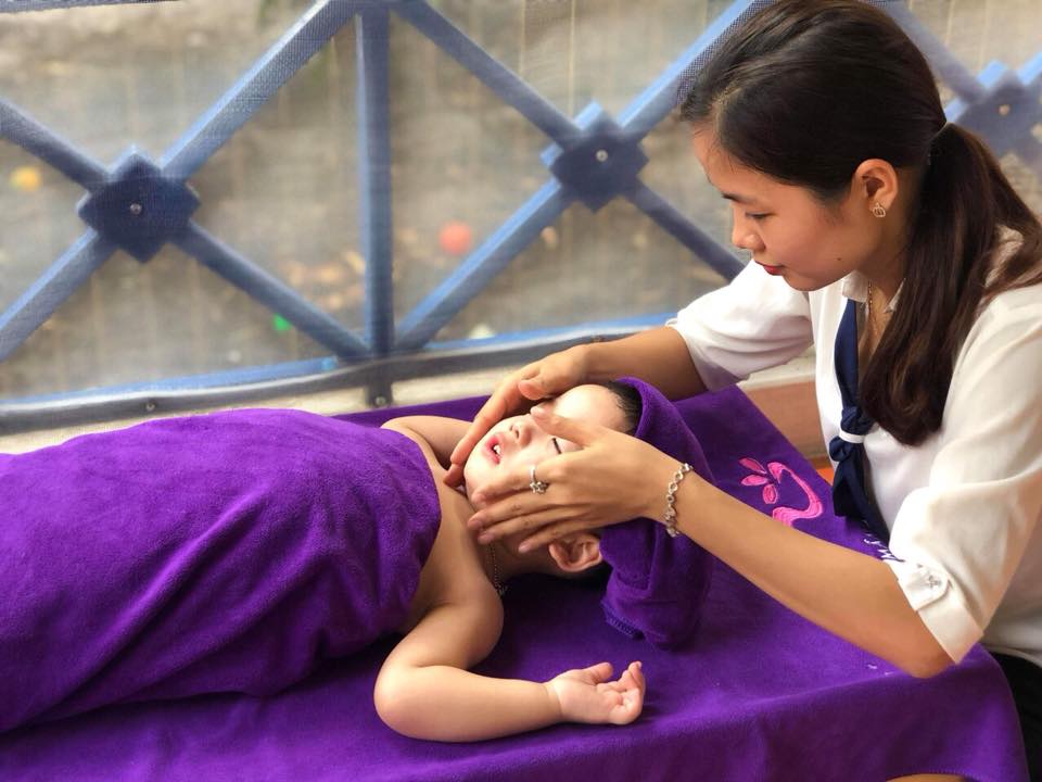 Dịch vụ tắm trẻ sơ sinh tại nhà Hà Nội