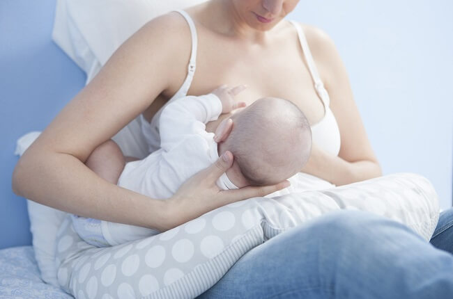 3 Tư Thế Cho Con Bú Đúng Nhất Để Sữa Về Ào Ạt Cho Con