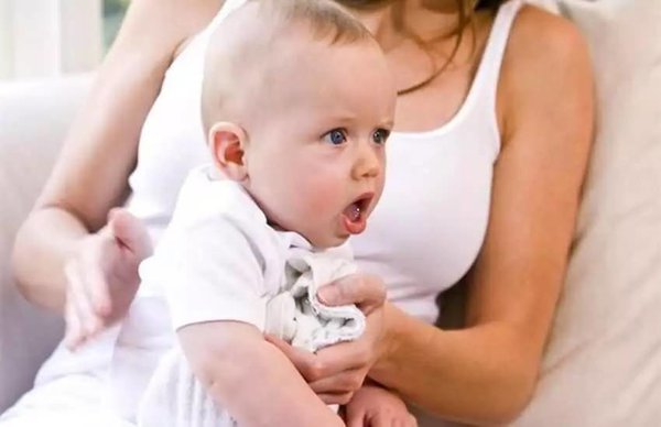Làm gì khi bé bị ho giữa trời lạnh 15 độ như thế này