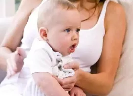 Làm gì khi bé bị ho giữa trời lạnh 15 độ như thế này