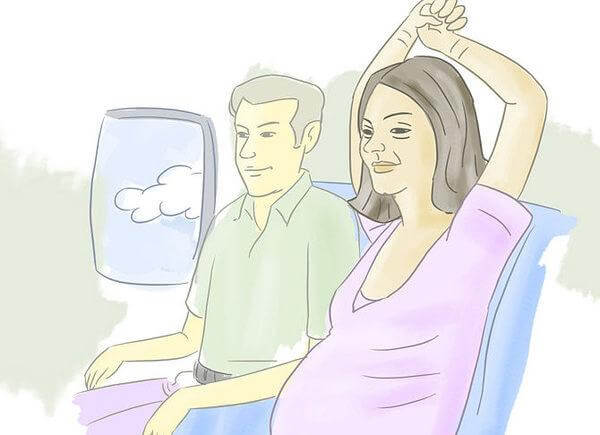 Bà bầu ngày Tết: Lưu ý những lời khuyên của bác sĩ sản khoa khi đi ô tô, máy bay vào dịp Tết