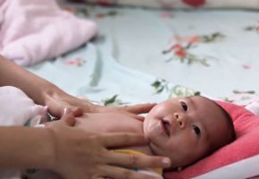 Video massage cho bé sơ sinh