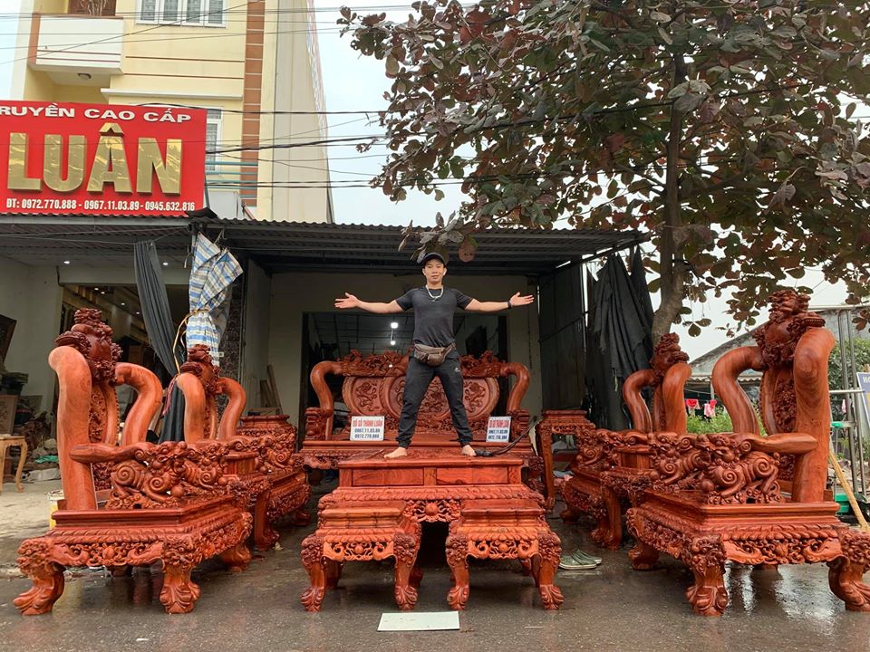 BỘ GHẾ NGHÊ BẢO ĐỈNH CỘT 17 CHÂN 19 GỖ HƯƠNG