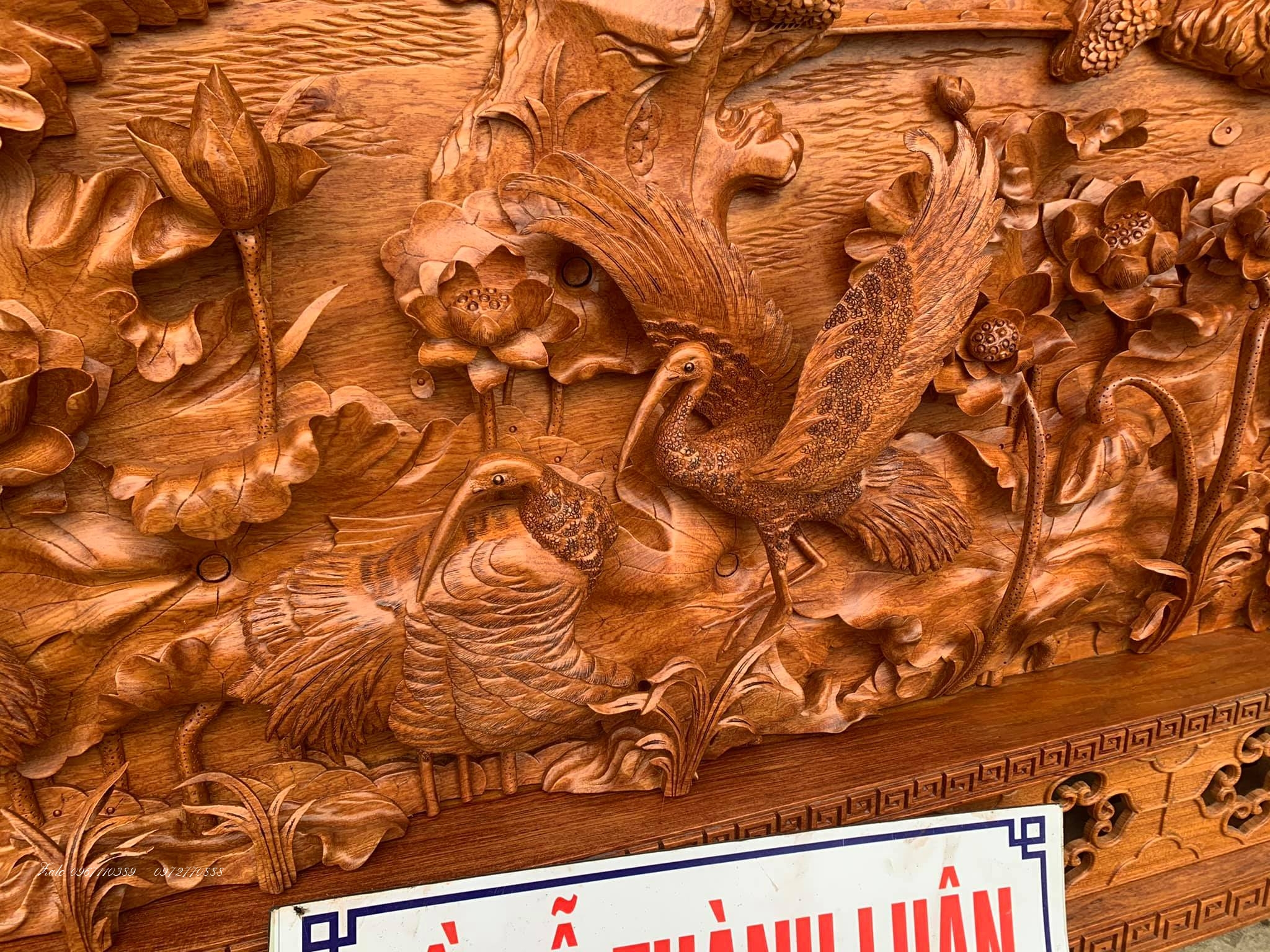 Bức tranh Sen Hạc Gỗ Hương Đá Đục Thủ Công: