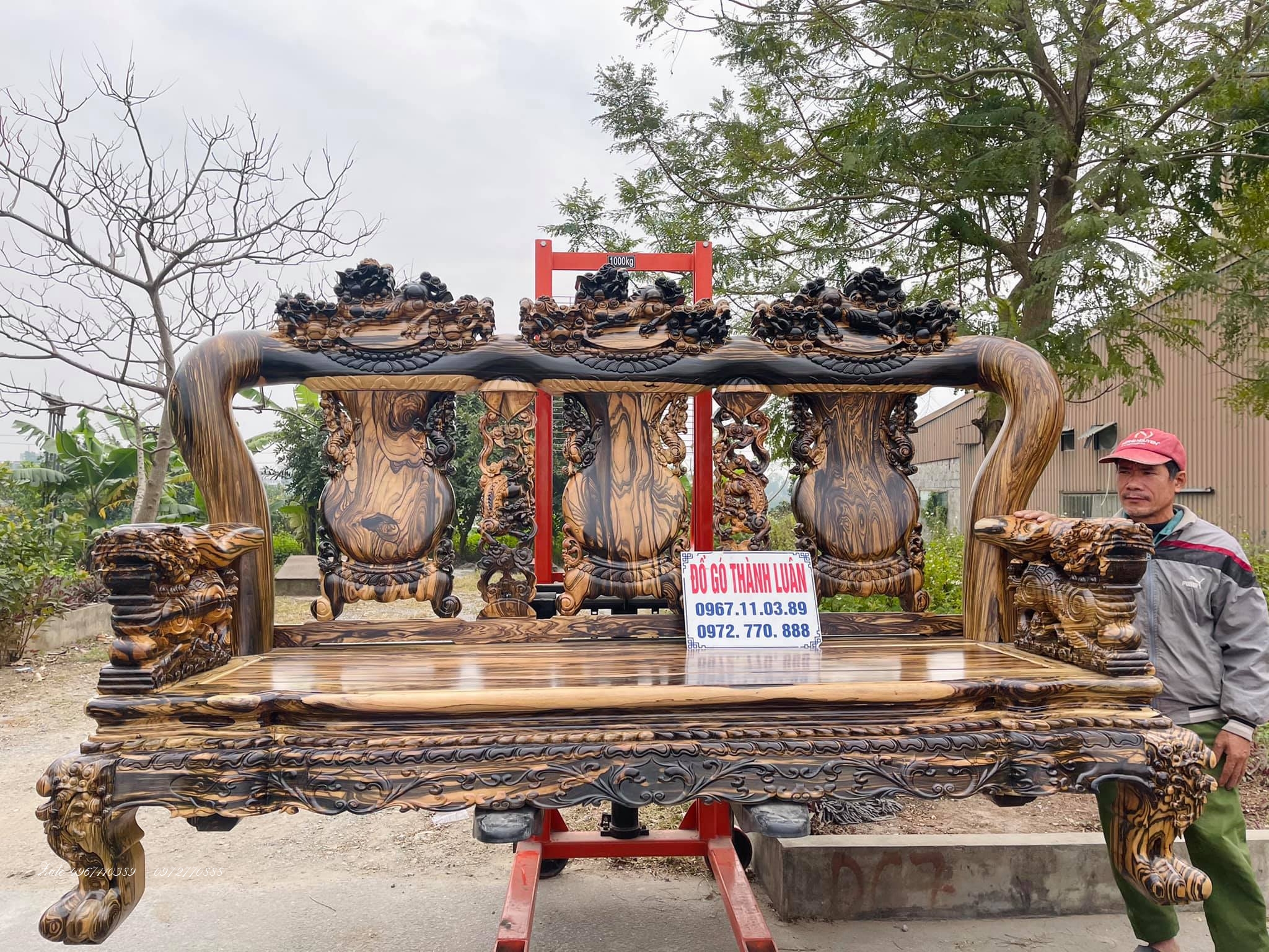 Bộ Bàn Ghế Minh Quốc Nghê Gỗ Mun