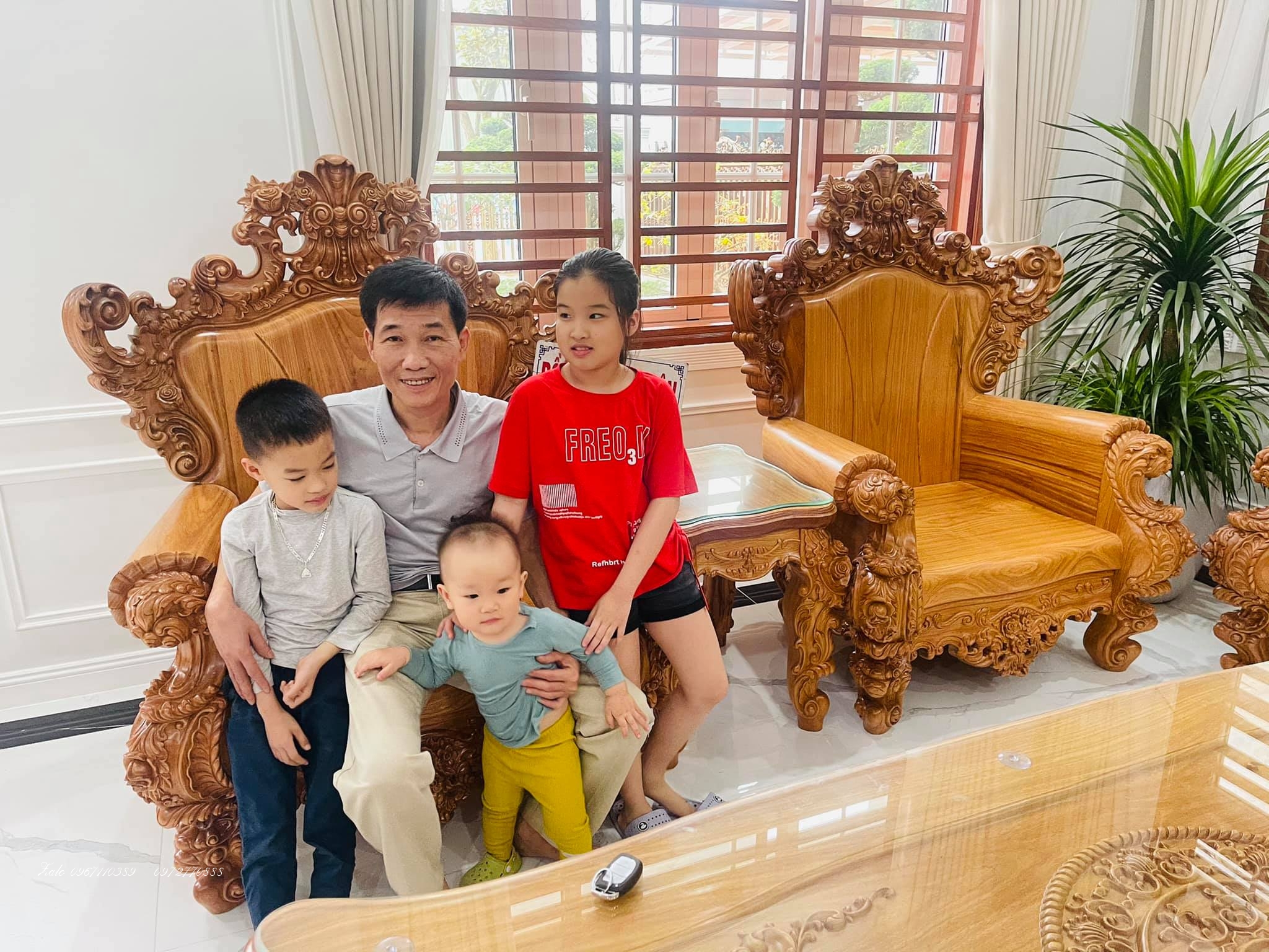 Bộ bàn ghế Hoàng Gia.,
