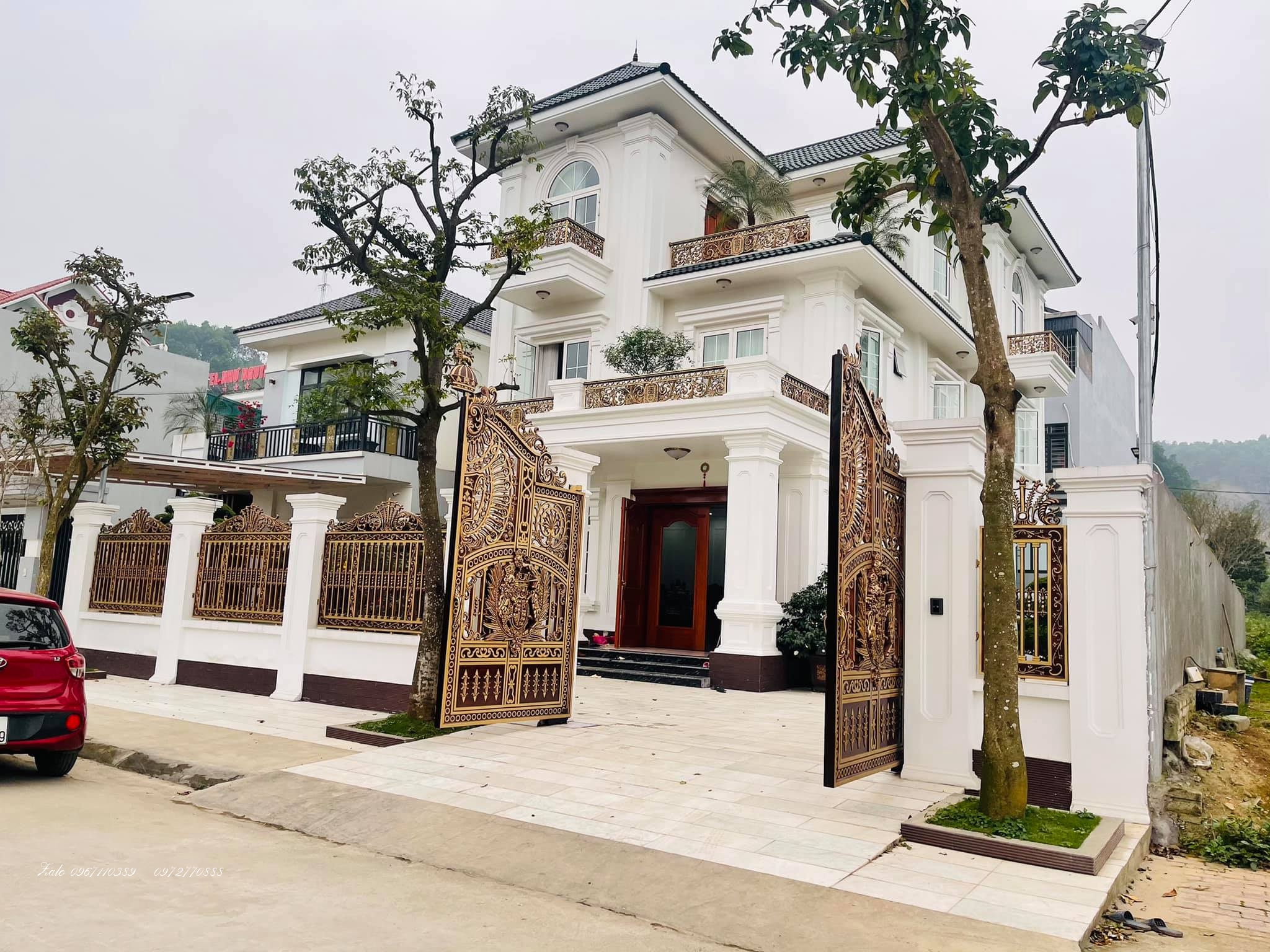 Bộ bàn ghế Hoàng Gia:.