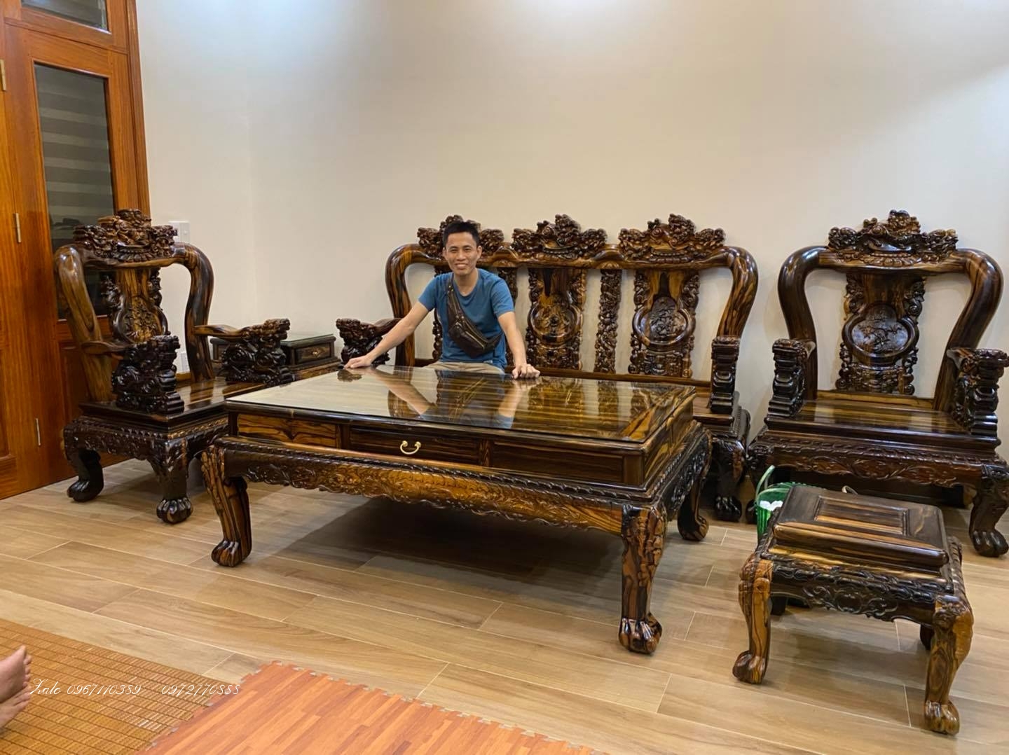 nội thất phòng khách toàn gỗ mun Lào: