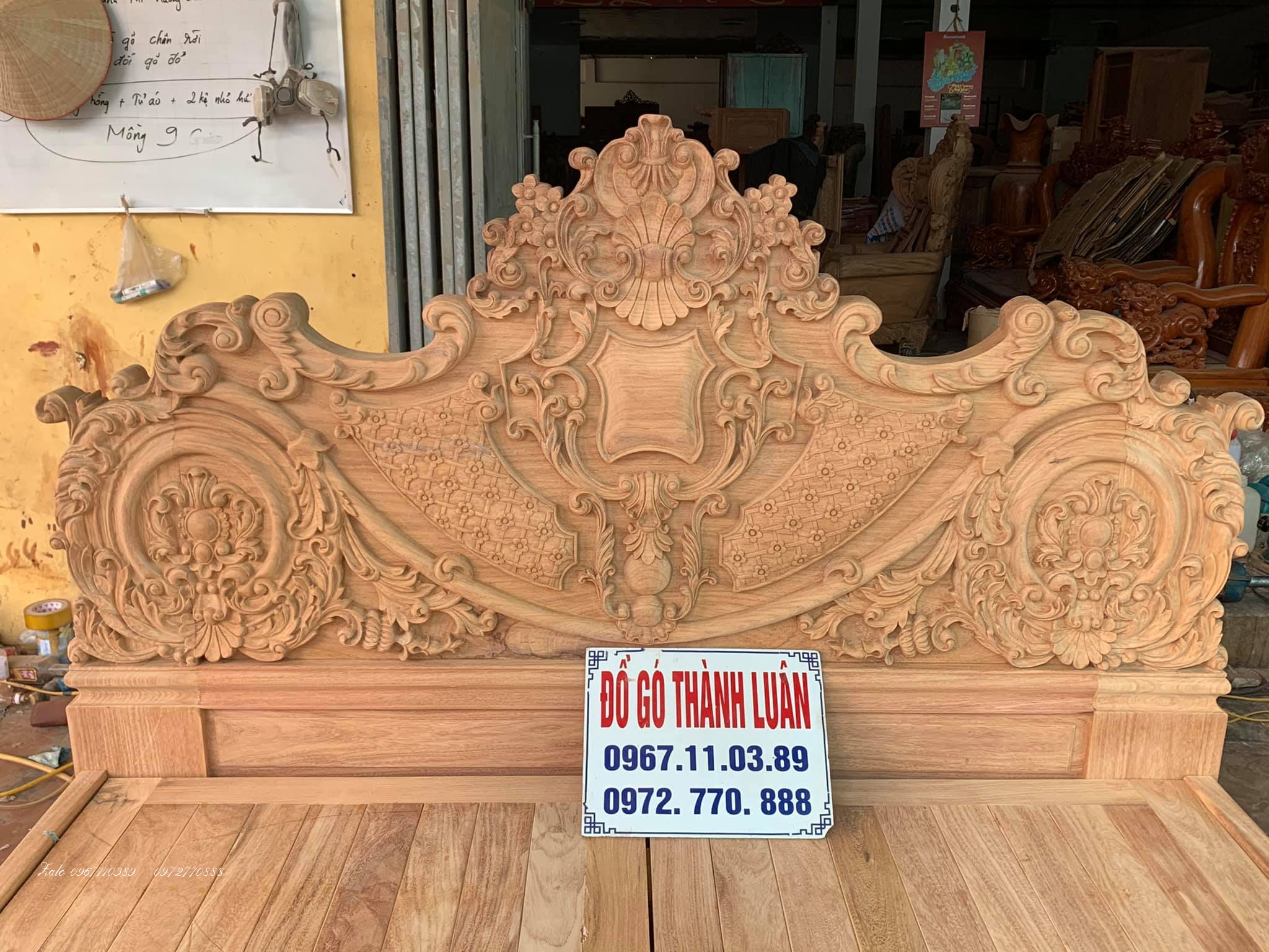 Giường Hoàng Gia Đục Trạm Hoa Lan Tây