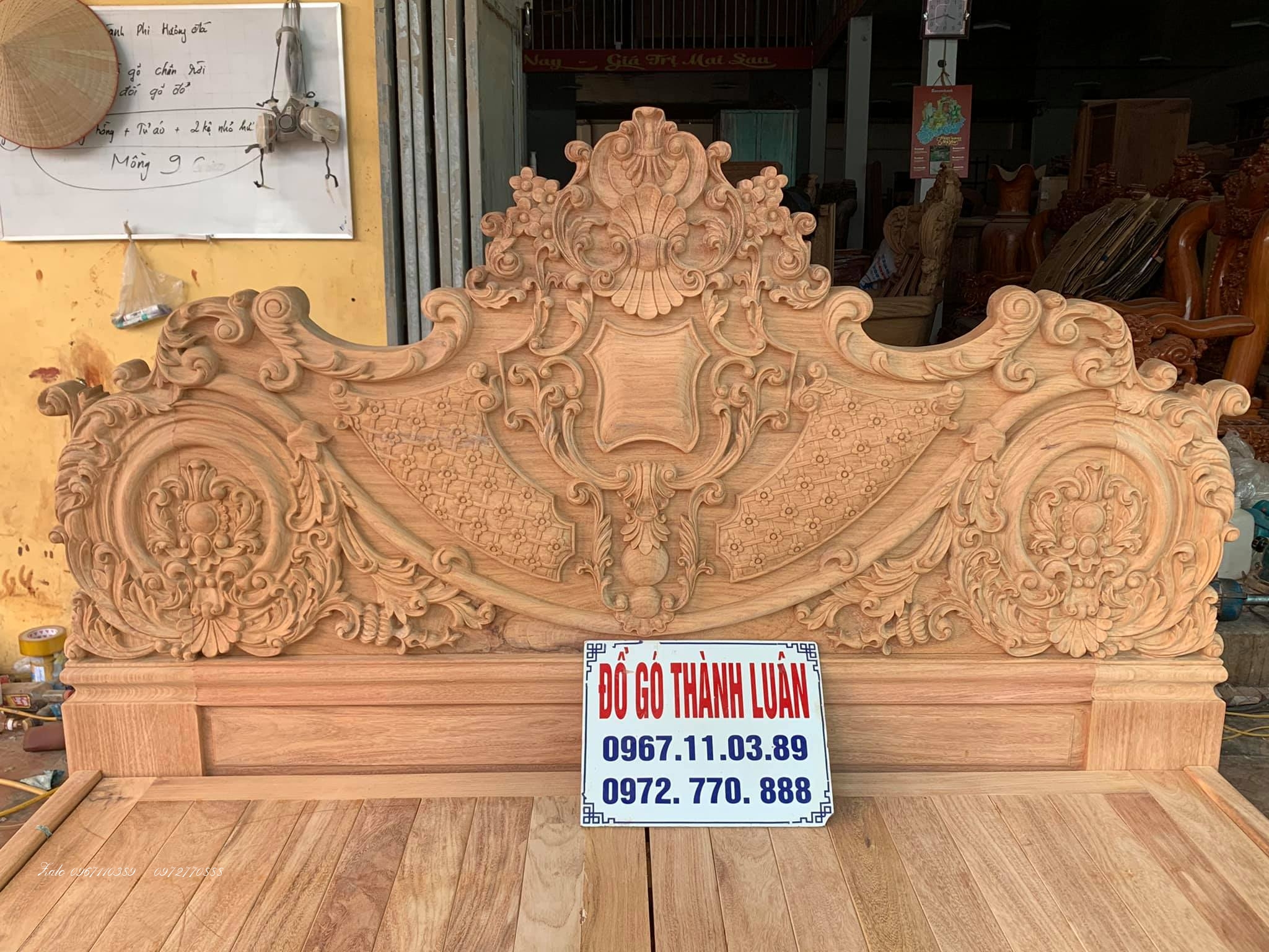 Giường Hoàng Gia Đục Trạm Hoa Lan Tây