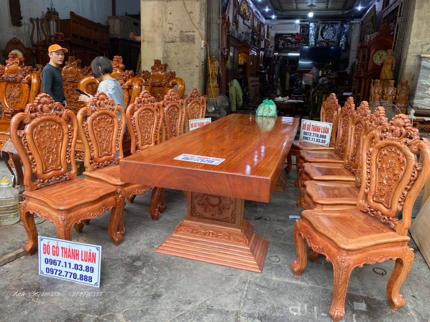 bộ bàn ghế ăn siêu khủng gỗ hương đá liền khối.,