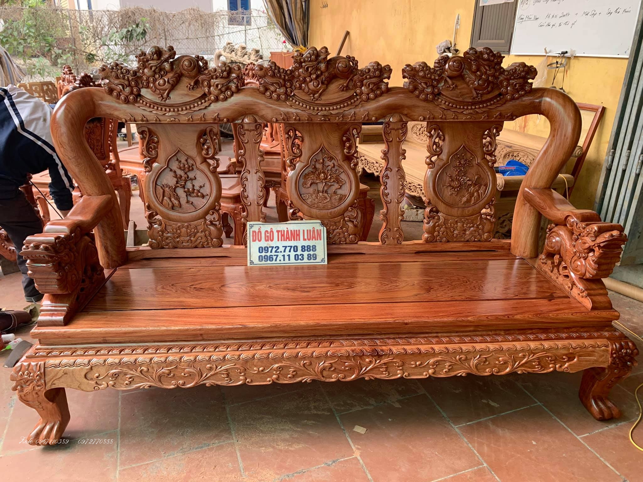 Bộ Bàn Ghế Minh Quốc Nghê Gỗ Hương .,