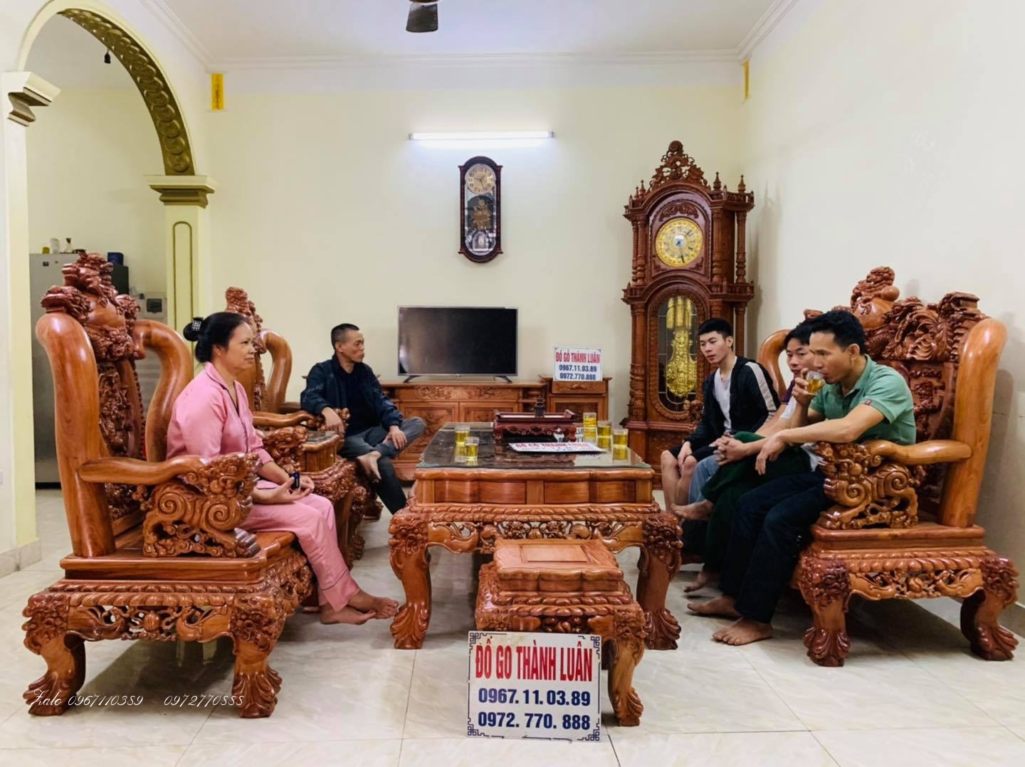 Bộ Ghế Nghê Bảo Đỉnh,Kệ Tivi,Đồng Hồ Gỗ Hương .,