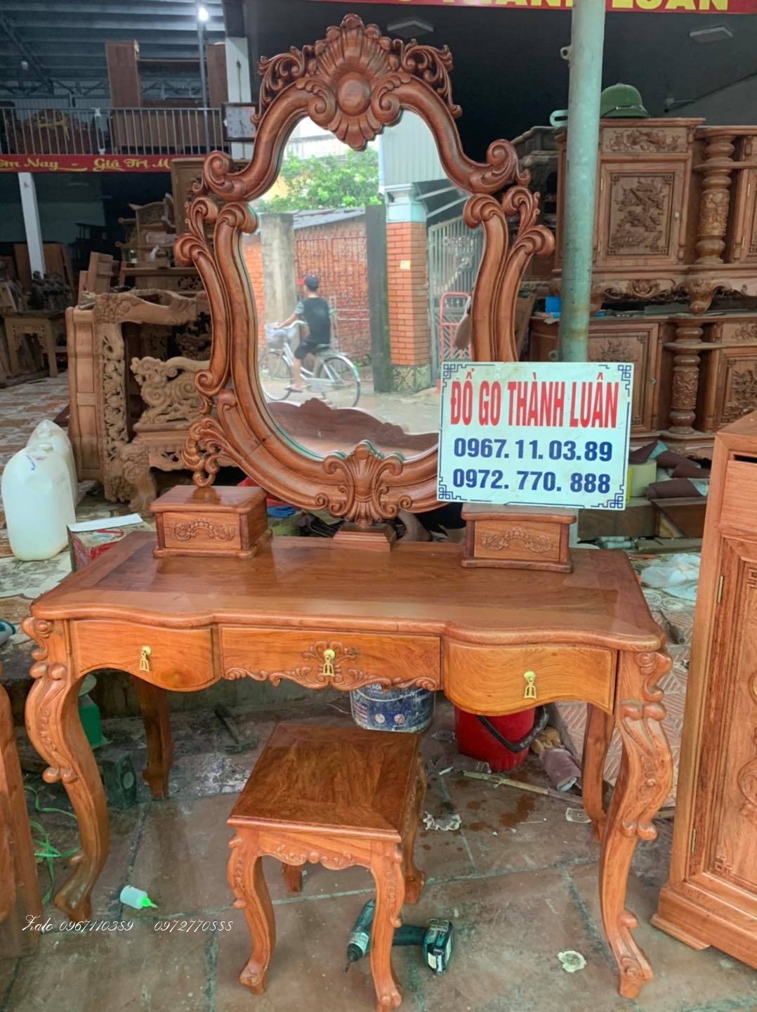 Giường Hồng,Tủ Áo,Tranh Bách Điểu,Bàn Phấn,Tủ Giày:.