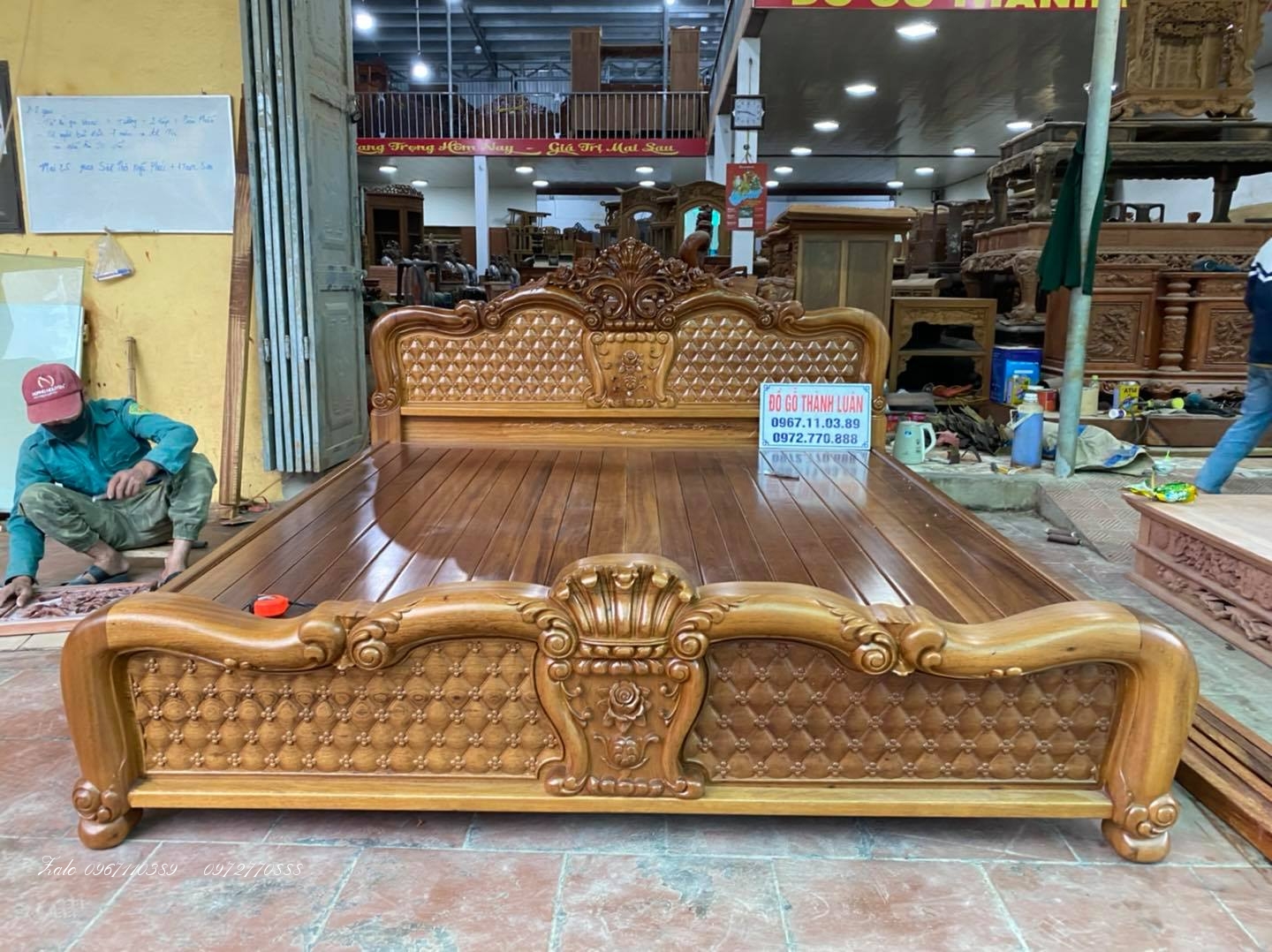 bàn thờ án Giang chân Hạc đục hoa sen 1m97-97-1m27 chân 20